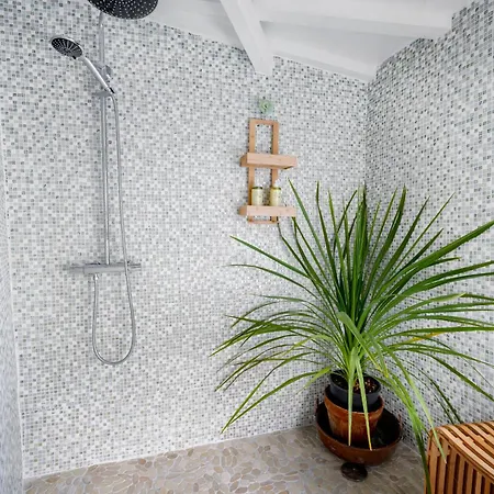 Aux Bleues Bed & Breakfast