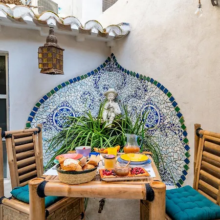 Aux Bleues Bed & Breakfast *